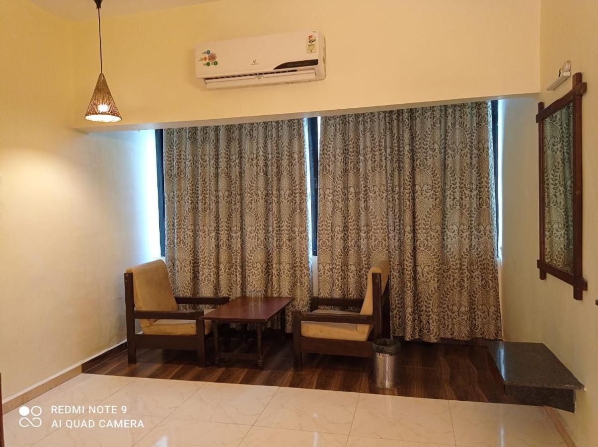 Hotel Lions Den โลนาวาลา ภายนอก รูปภาพ