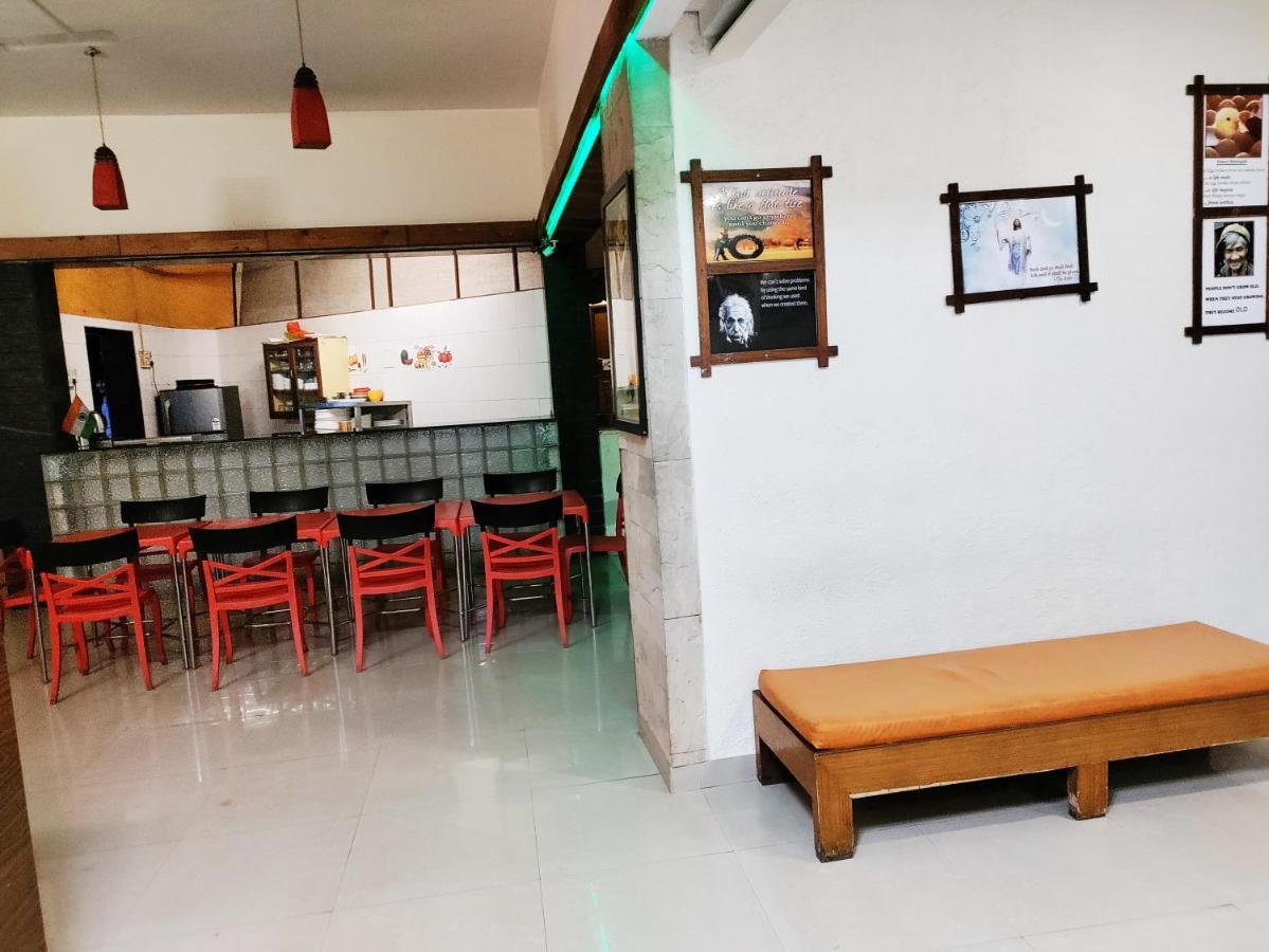 Hotel Lions Den โลนาวาลา ภายนอก รูปภาพ