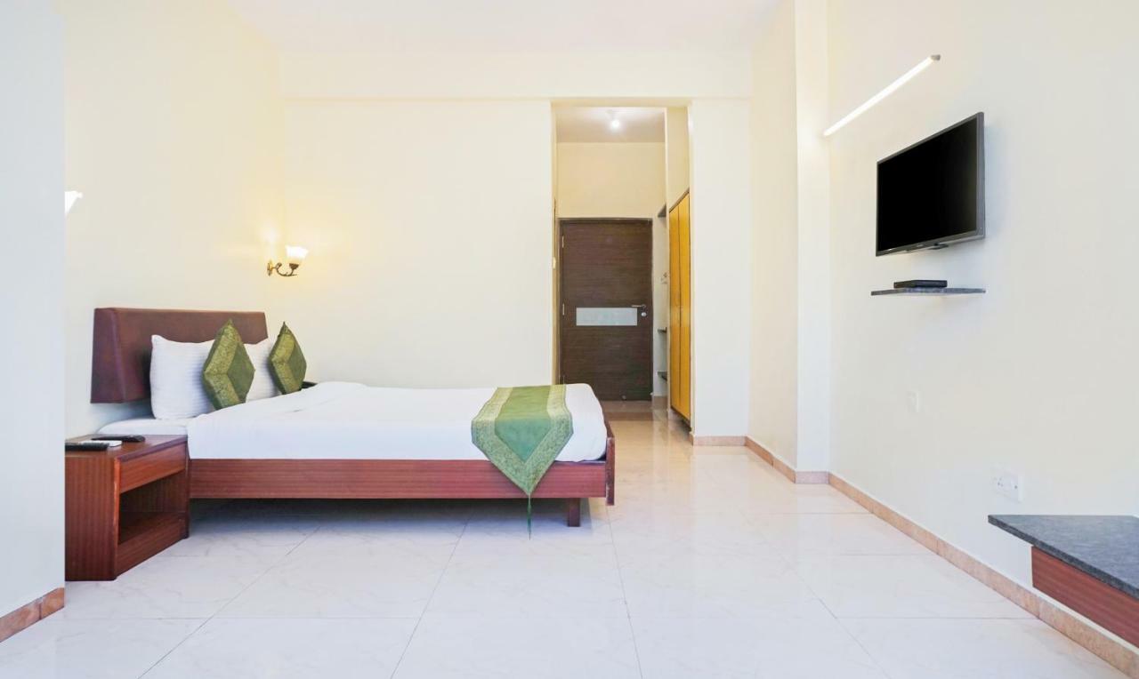 Hotel Lions Den โลนาวาลา ภายนอก รูปภาพ