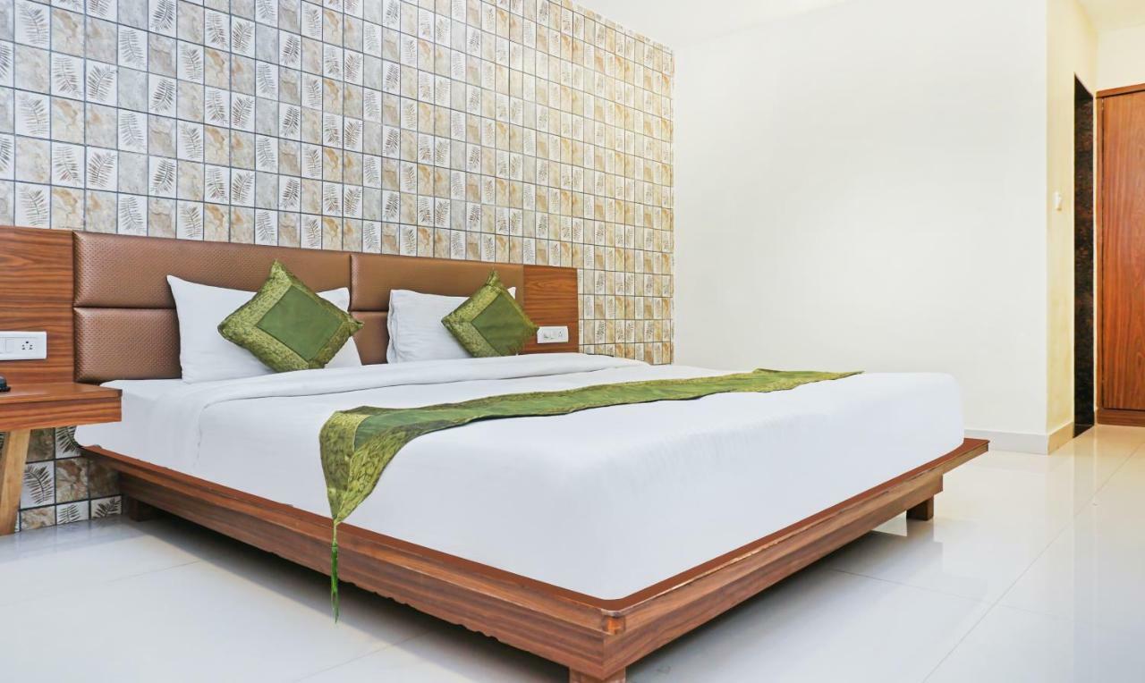 Hotel Lions Den โลนาวาลา ภายนอก รูปภาพ