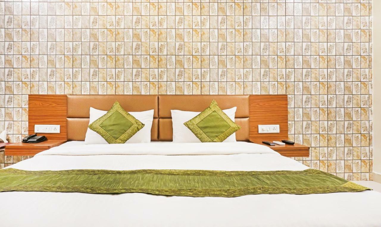 Hotel Lions Den โลนาวาลา ภายนอก รูปภาพ