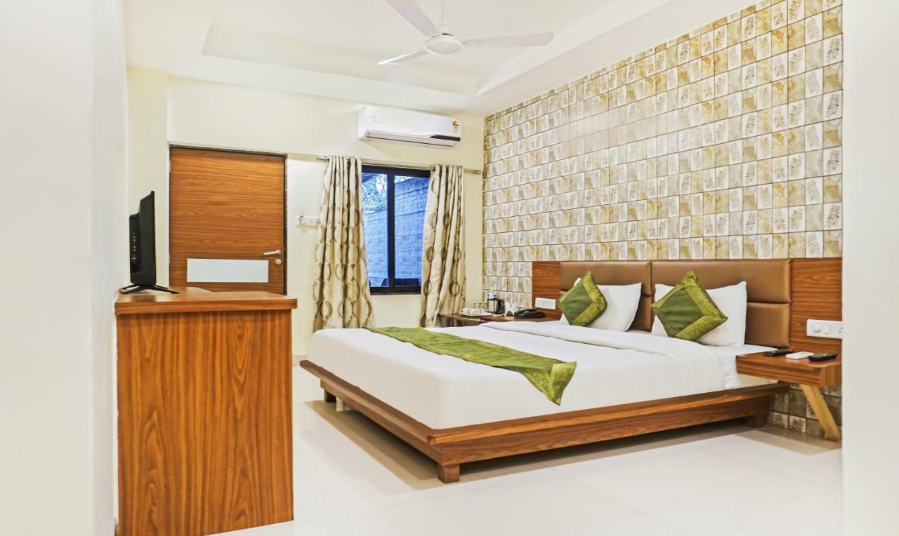 Hotel Lions Den โลนาวาลา ภายนอก รูปภาพ