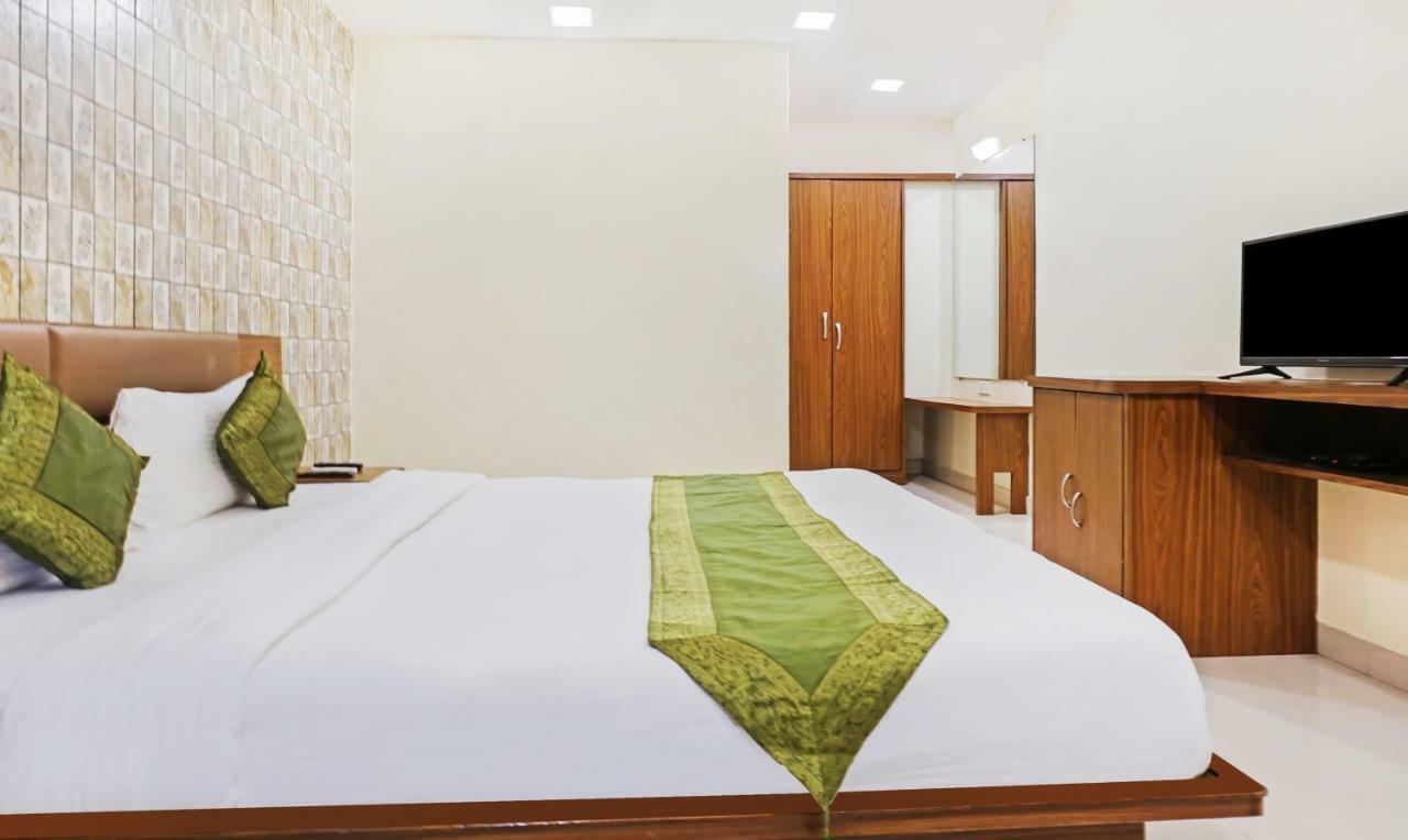 Hotel Lions Den โลนาวาลา ภายนอก รูปภาพ