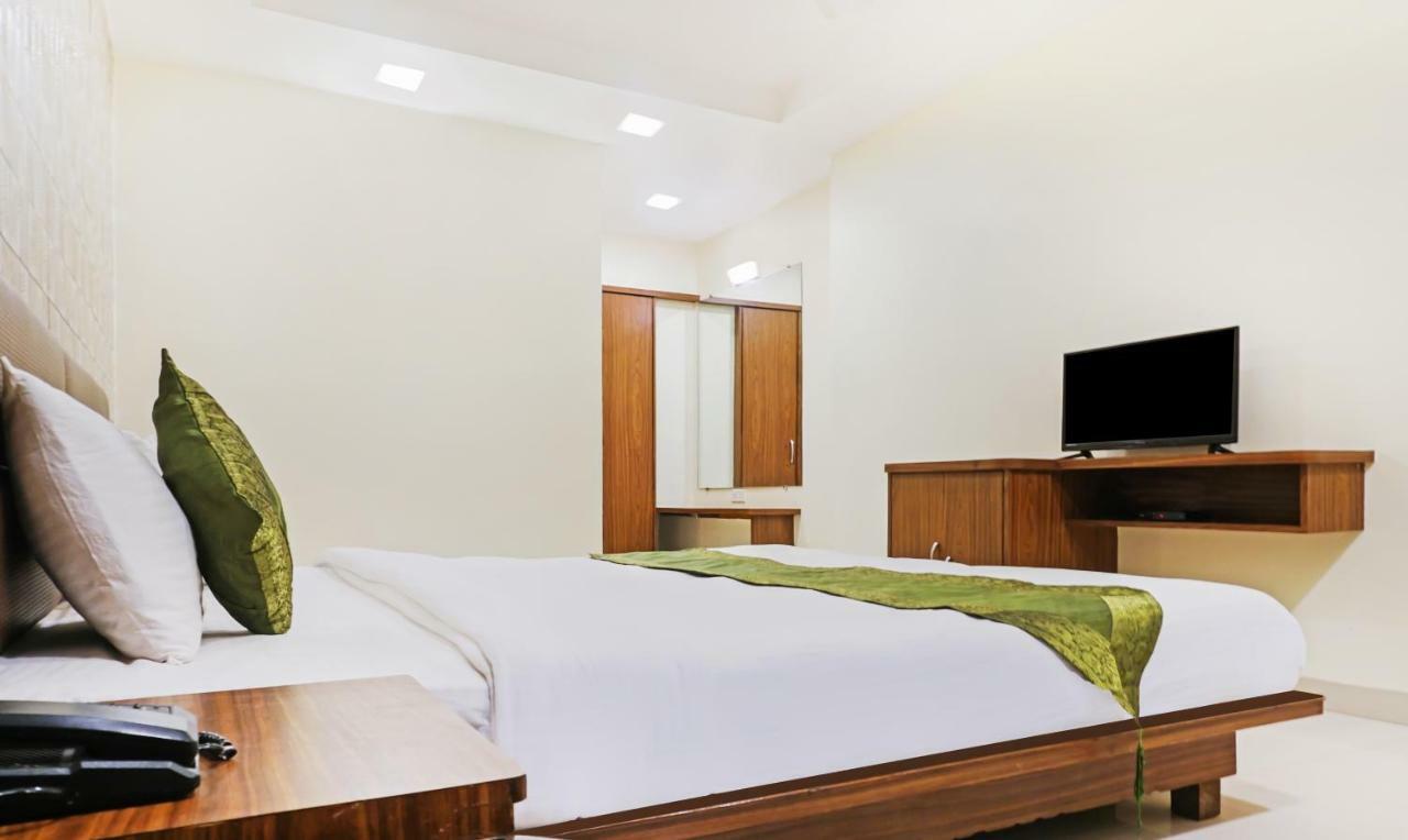 Hotel Lions Den โลนาวาลา ภายนอก รูปภาพ